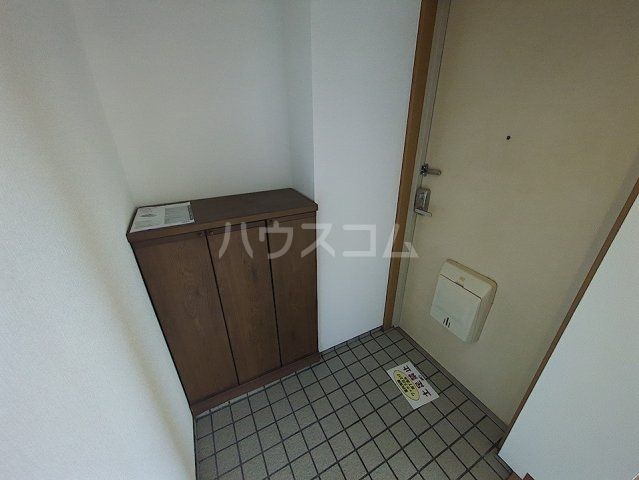 メゾン出町の玄関写真