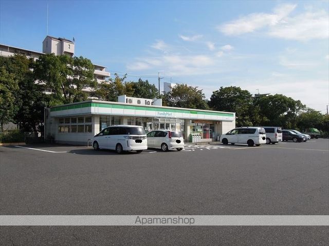 コンビニ　ファミリーマート（コンビニ）まで492m
