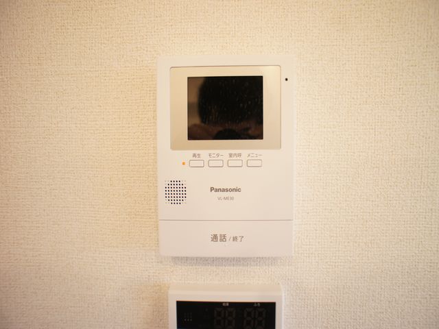 セキュリティ　訪問者の確認ができるTVドアホン付きです♪