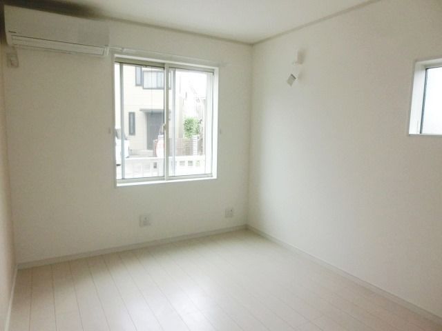 居室・リビング　2面採光で明るい部屋です