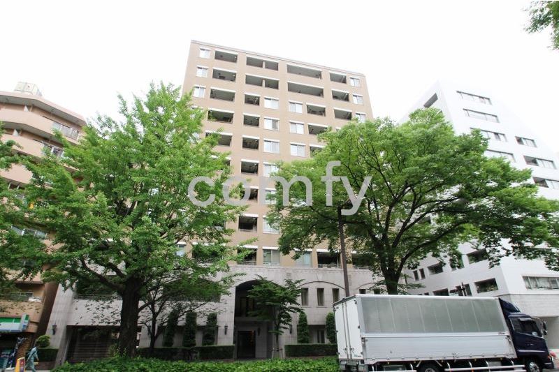 建物外観　タイル貼りの重厚感のある外観