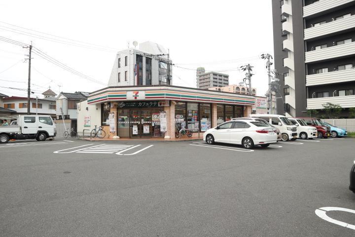 コンビニ　コンビニ（コンビニ）まで650m