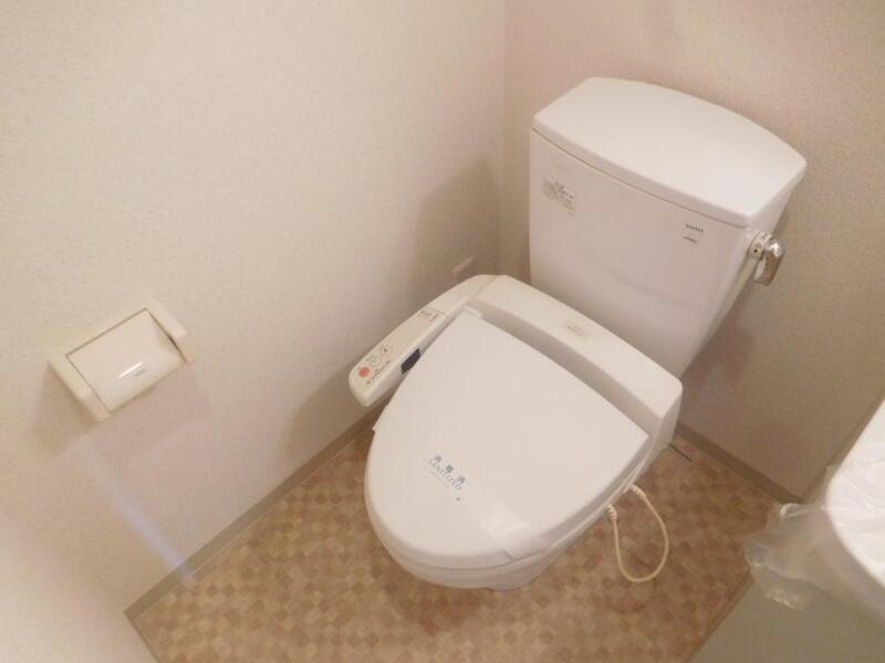 トイレ　トイレにゥロシュレット付いてます。