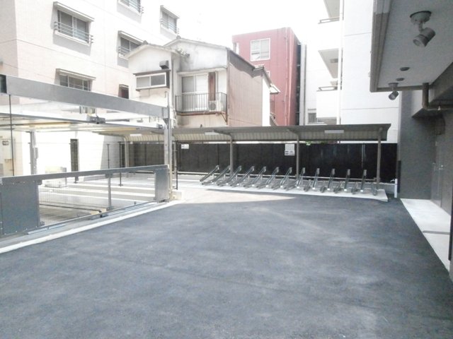 駐車場　駐車場があるので、車を買う予定の方も安心です