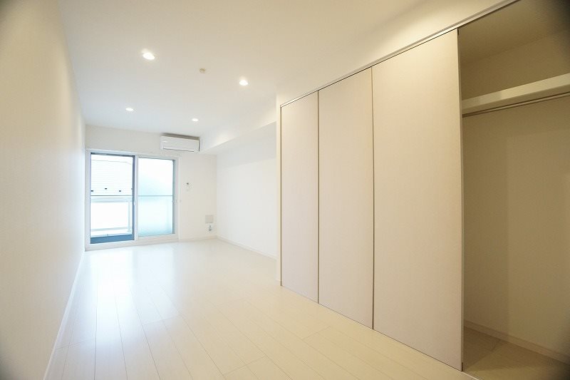 居室・リビング　南向きの明るいお部屋です