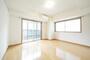 居室・リビング　二面採光のお部屋です