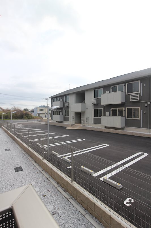 駐車場　平置き駐車場