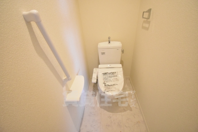 南海本線 堺駅 徒歩6分 3階建 築9年のトイレ写真