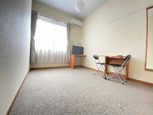 レオパレスクレストコートの居間写真