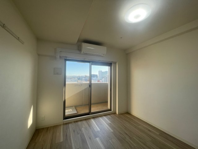 居室・リビング　同マンション反転タイプの間取りを表示しています