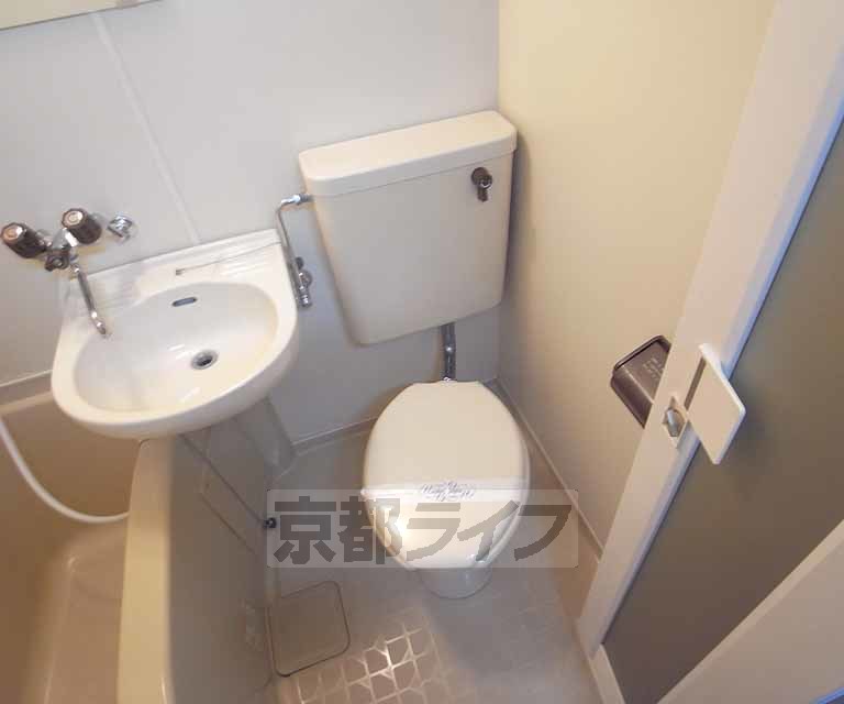 トイレ　清潔感のあるトイレですね。
