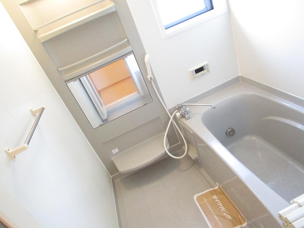 バス・シャワールーム　ゆったりのんびり、１坪風呂です　追焚付