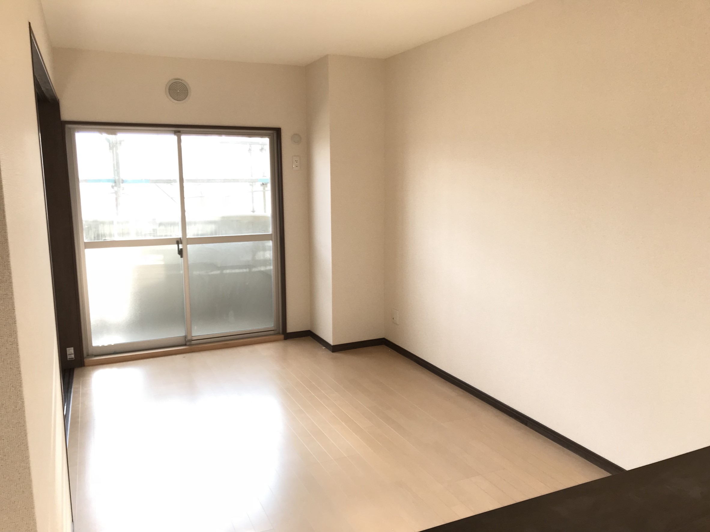 イングレッソ水江 5階建てマンションの居間写真
