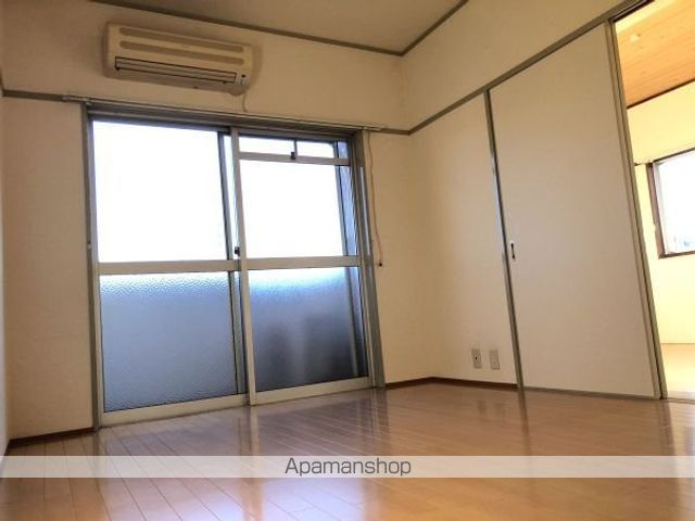 メゾン倉前の居間写真