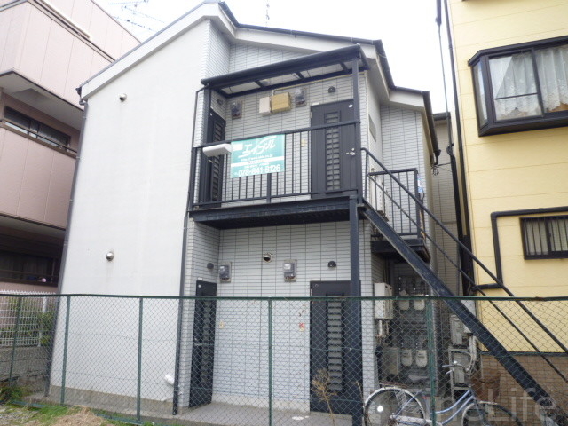 神戸市灘区船寺通のアパートの建物外観