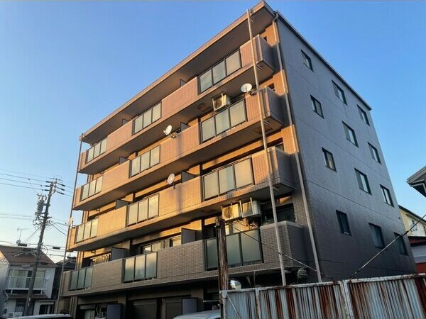 名古屋市中村区稲上町のマンションの建物外観