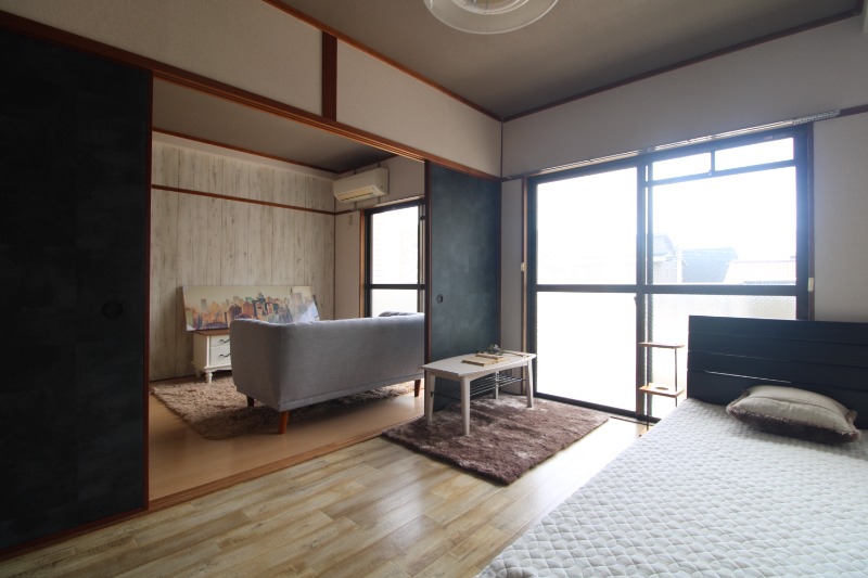 居室・リビング　家具は物件に付帯するものではありません。