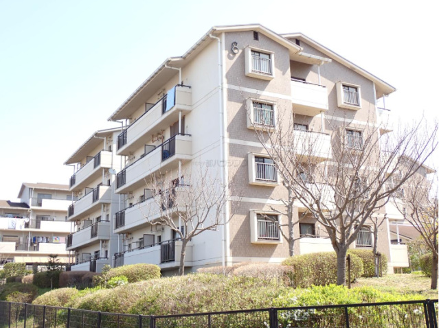 醍醐東市営住宅8棟の建物外観