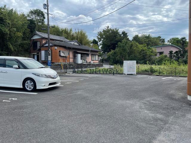 【雲仙市吾妻町本村名のアパートの駐車場】