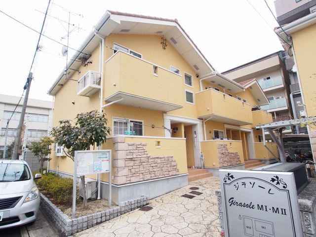 京都市左京区松ケ崎芝本町のアパートの建物外観