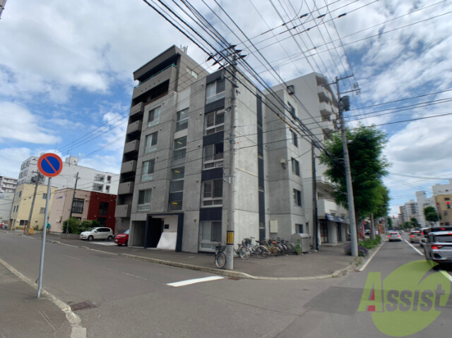 札幌市北区北十四条西のマンションの建物外観