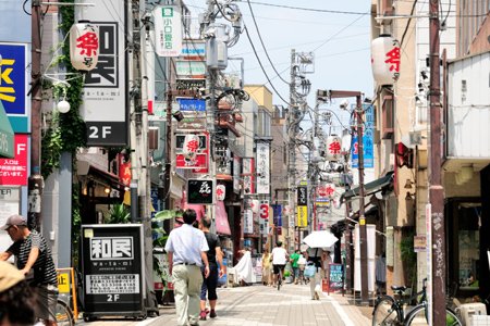 【コンポジット渋谷本町のショッピングセンター】