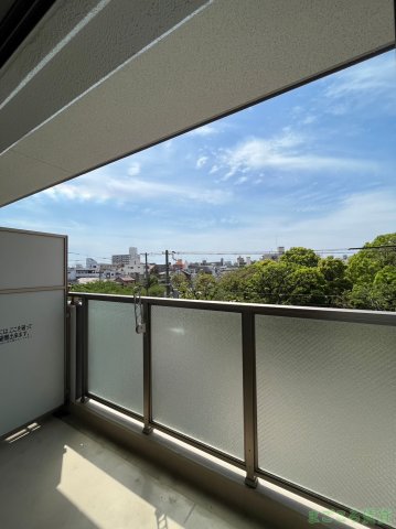 【大阪市西成区岸里東のマンションのバルコニー】