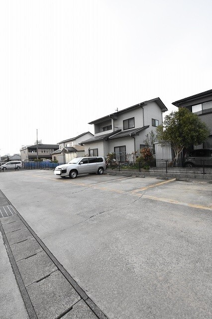 【郡山市小原田のアパートの駐車場】