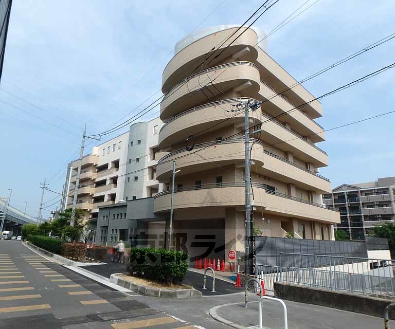 宇治市槇島町のマンションの建物外観