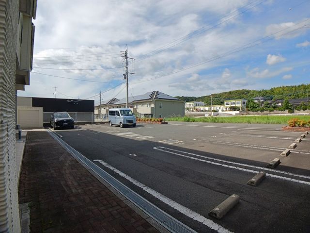 【直方市大字上頓野のアパートの駐車場】