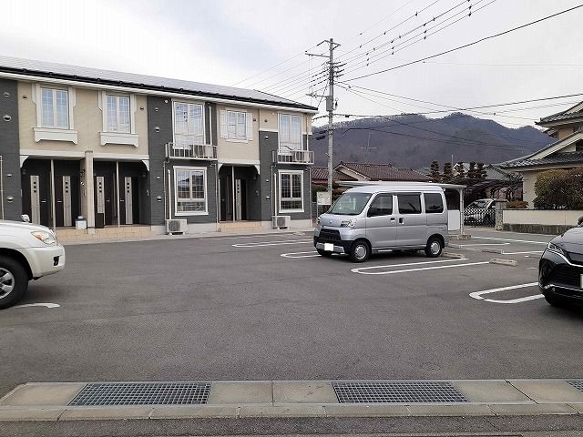 【カルド・カーサ　山宮の駐車場】