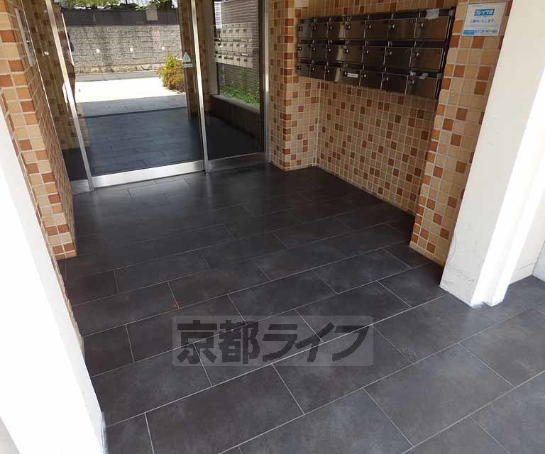 【京都市北区小山下総町のマンションのエントランス】