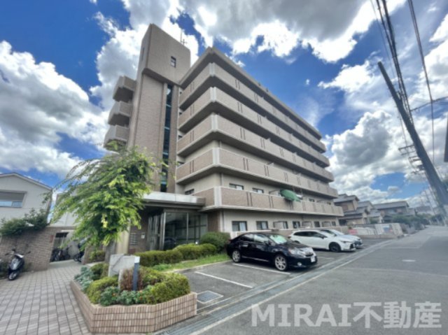 藤井寺市藤ケ丘のマンションの建物外観