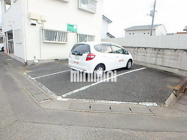 【ホワイトアリスコーポの駐車場】