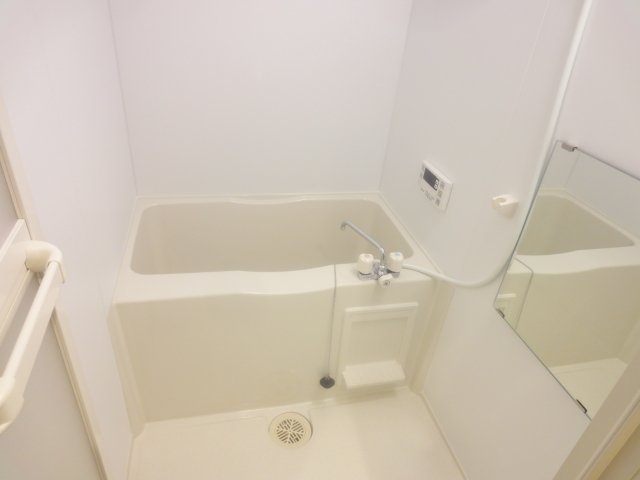 バス・シャワールーム　同物件、別号室のものです。