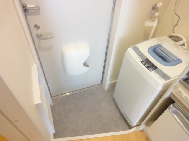 玄関　同物件、別号室のものです。