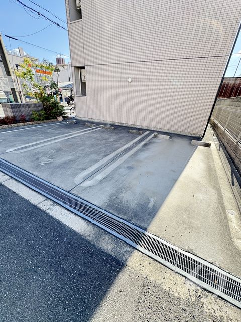 【大阪市住吉区我孫子東のアパートの駐車場】