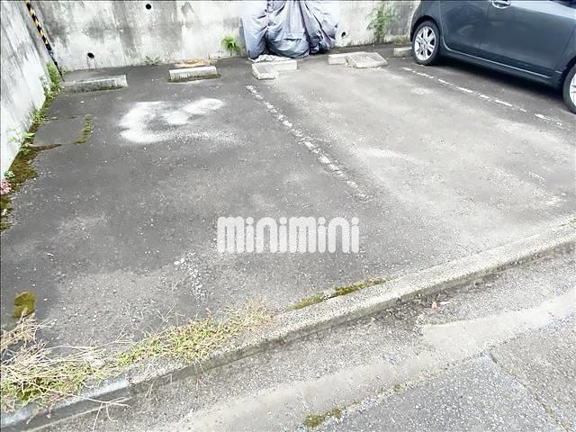 駐車場　敷地内に駐車場がございます。