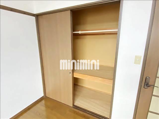 収納　丈の長いコートなどを掛けることが出来ます。