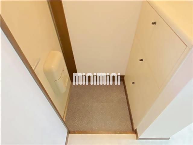 玄関　靴箱付きで、靴をすっきり収納させることが出来ます。