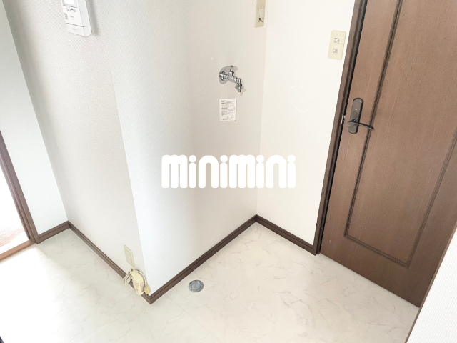 その他部屋・スペース　室内洗濯機置き場がございます。