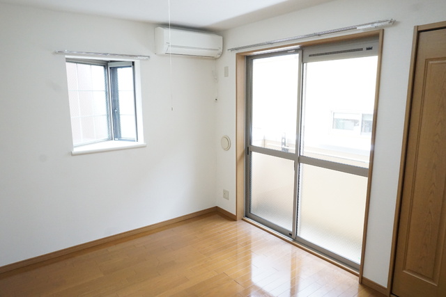 居室・リビング　★南向き６．６帖のリビングです♪二面採光になっています♪★