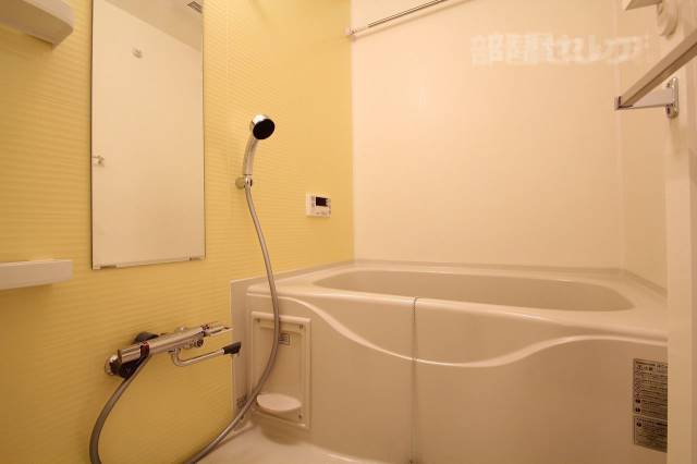 バス・シャワールーム　追い焚き・浴室乾燥機能付きです。