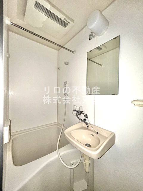 バス・シャワールーム　バストイレ別なので毎日快適♪