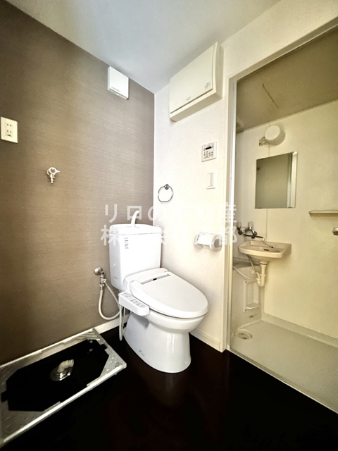 トイレ　白基調で清潔感のあるトイレです♪