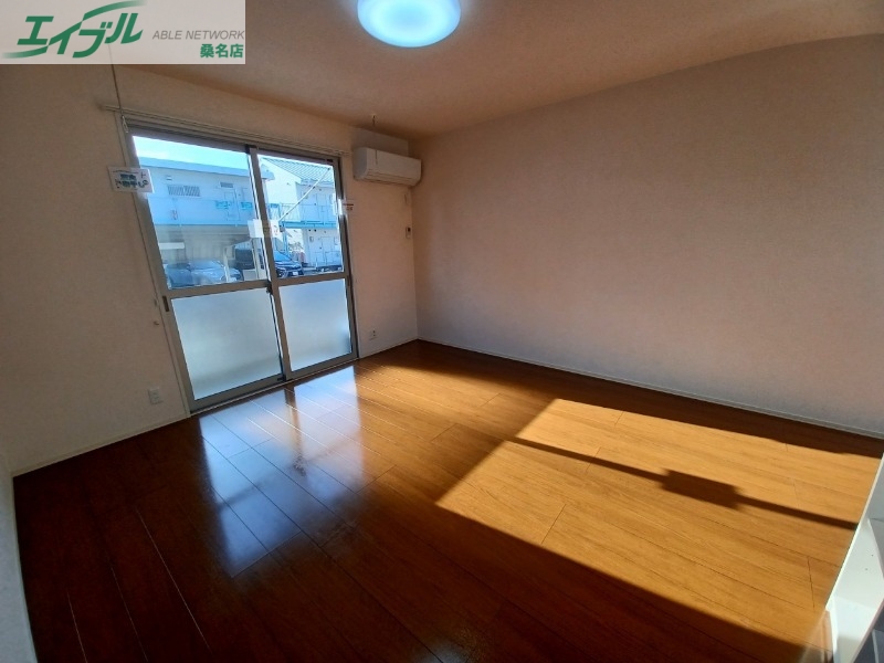 居室・リビング　同型参考写真