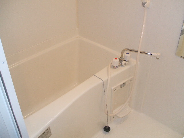 バス・シャワールーム　浴室乾燥機付きのバスルーム