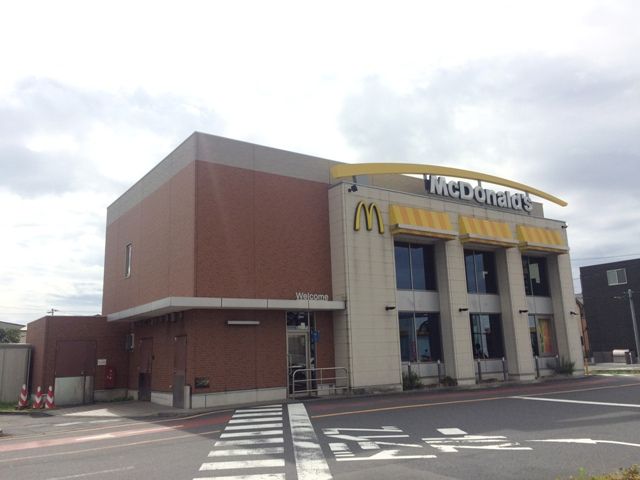 飲食店　マクドナルド ４号線草加西町店（飲食店）まで525m