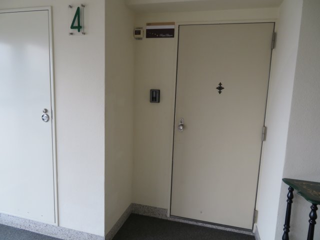 エントランス　ゆとりのあるエントランスです