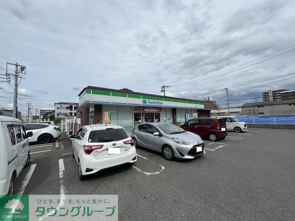 コンビニ　ファミリーマート 博多駅南六丁目店（コンビニ）まで120m